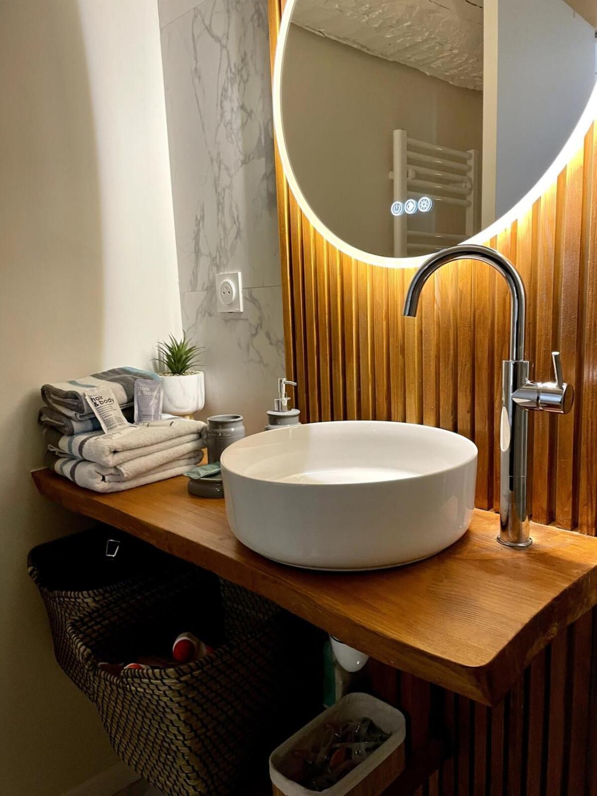 Magnifique T2 Coeur De Port A Pieds Appartement *